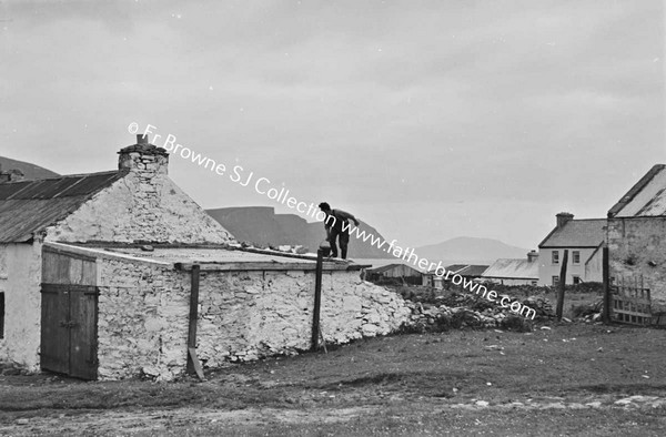 KEEL SLIEVEMORE ROAD COTTAGES STACKING TURF